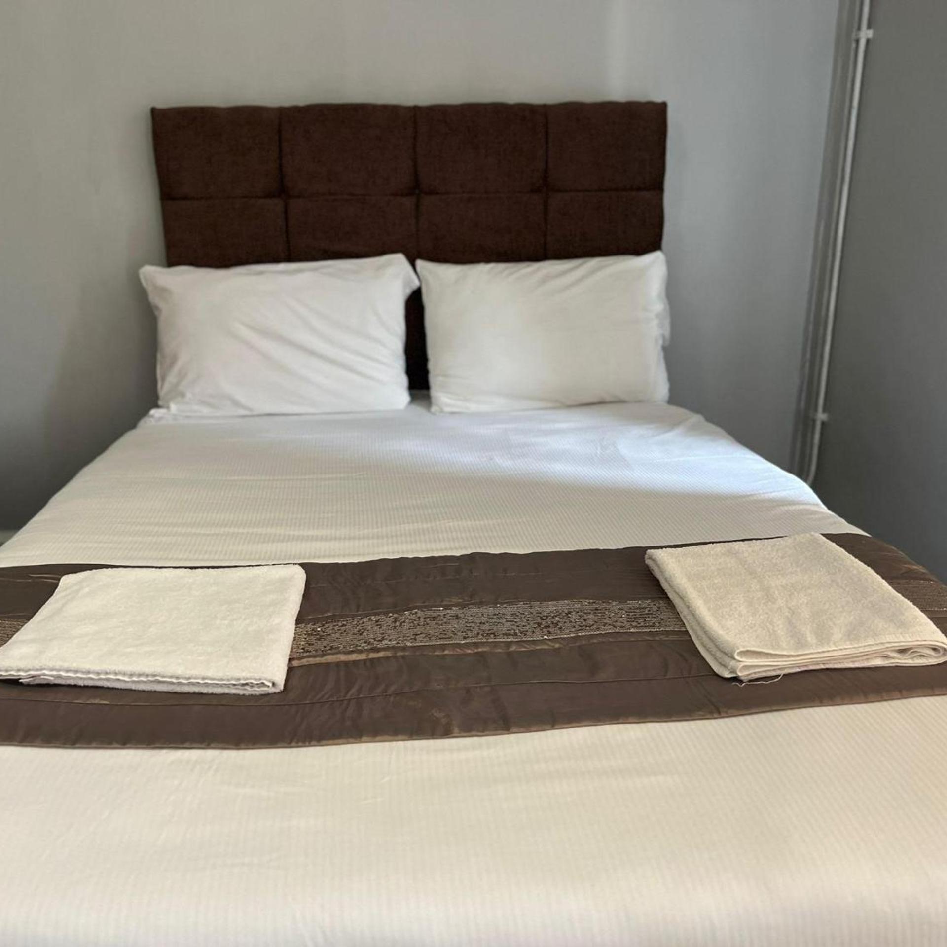 Assheton Arms Hotel 34/44