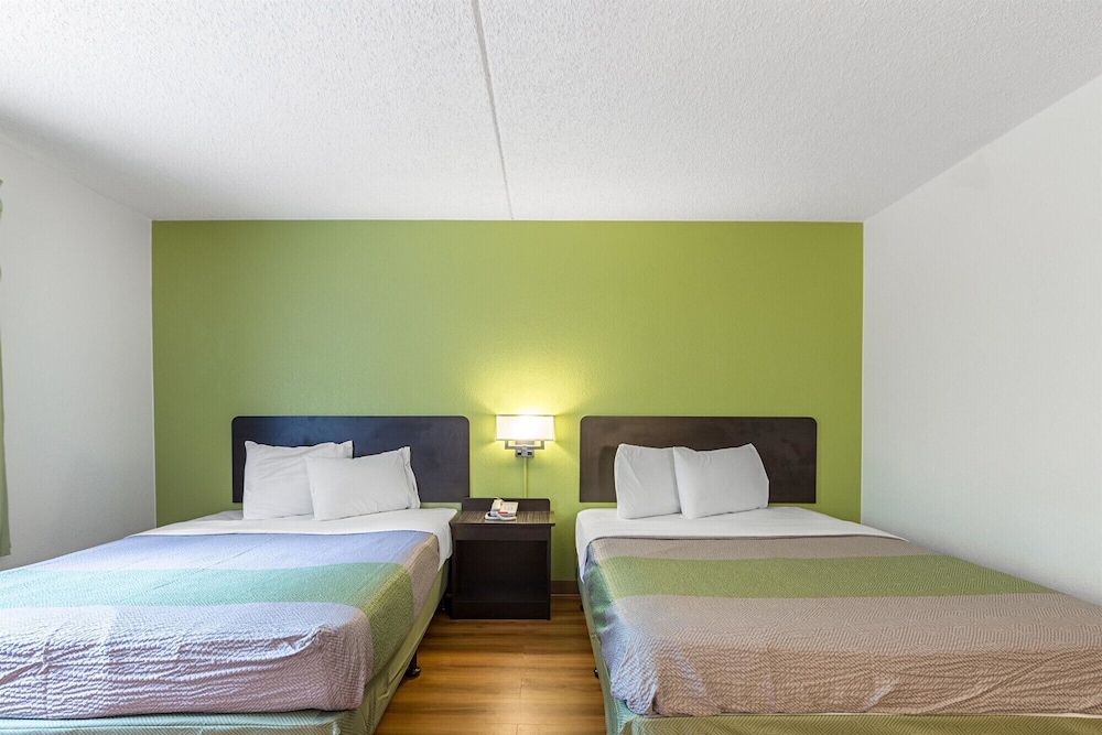 Motel6 Warminster, PA 32/48
