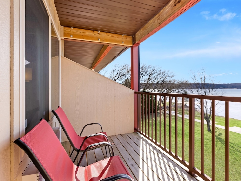 Comfort Inn and Suites Munising - Lakefront 22/49