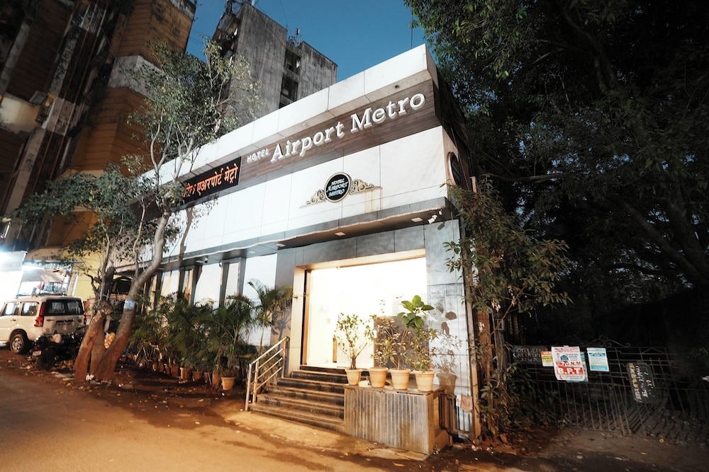 Hotel Airport Metro 4/32