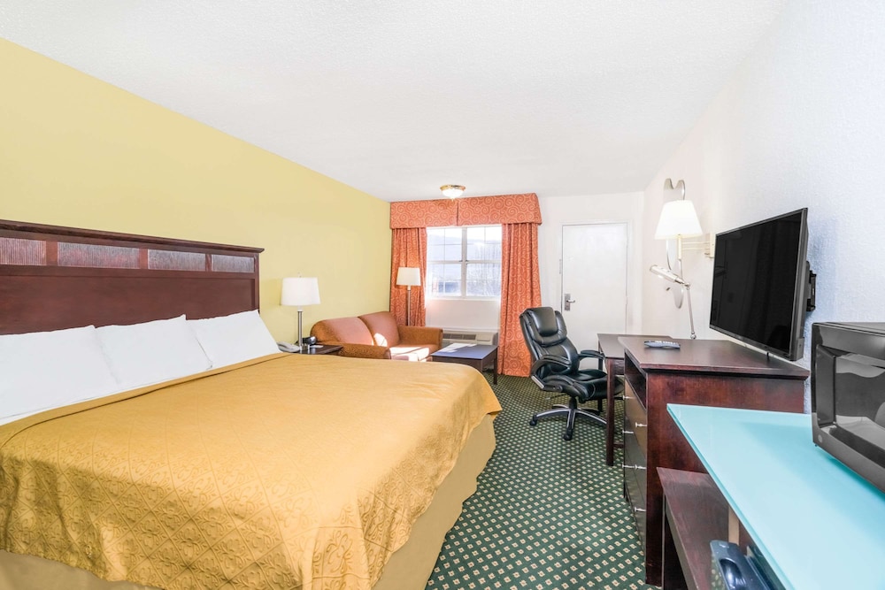 ROOM, 2 DOUBLE BEDS