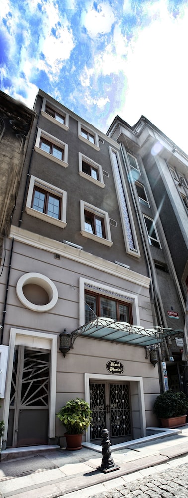 MERIAL HOTEL 2/43
