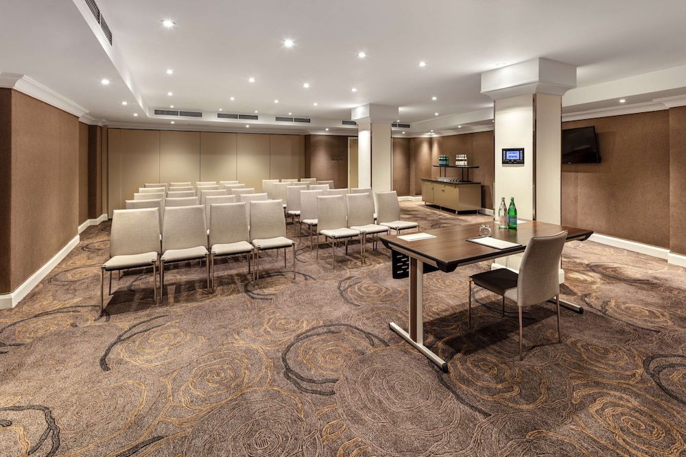 Radisson Blu Hotel, London Tottenham Court Road 41/49