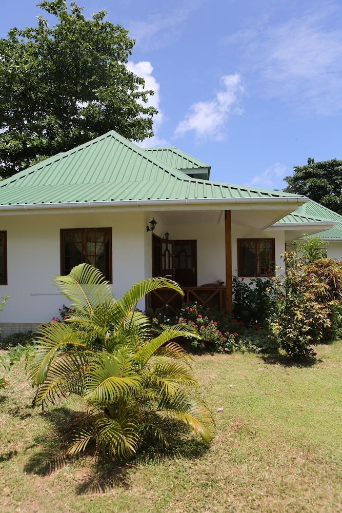 Le Surmer Self Catering Chalets 1/17