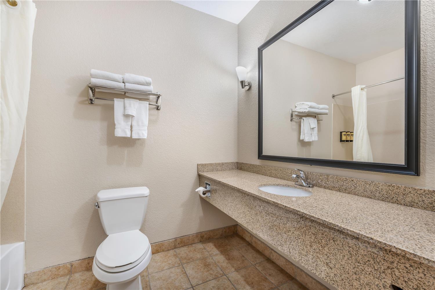 Best Western Plus Eastgate Inn & Suites 32/32