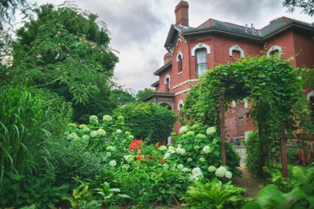 Whiskey Mansion Bed and Breakfast 21/22