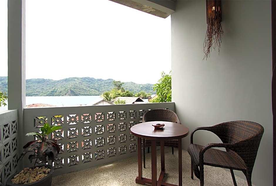 Cocotinos Lembeh Manado A Boutique Dive Lodge 14/25