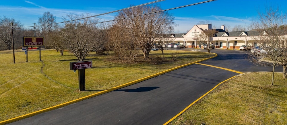 Executive Inn And Suites 32/43