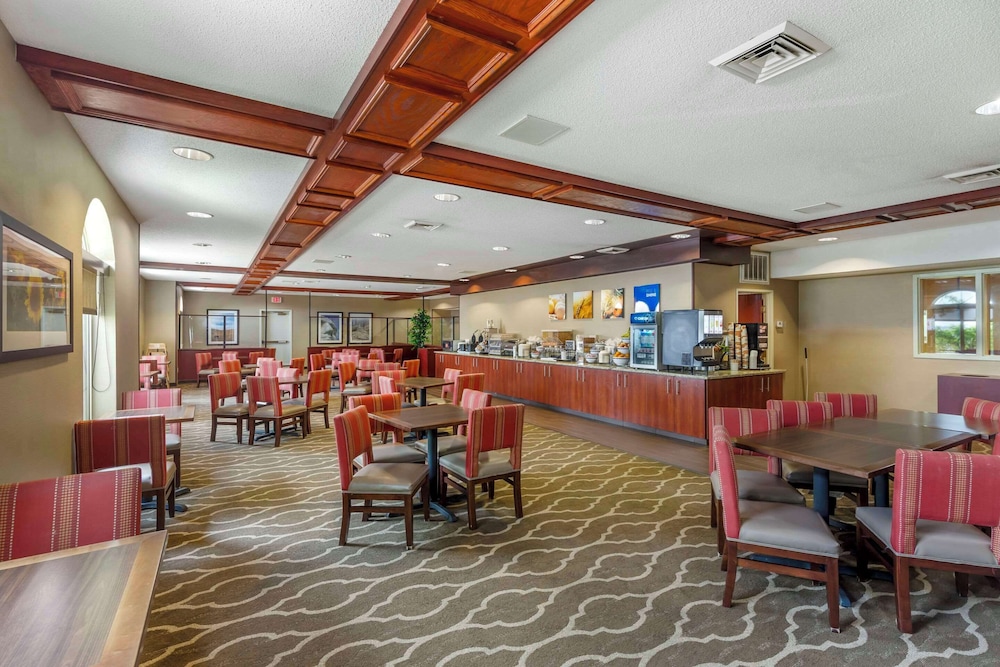 Comfort Inn & Suites Rapid City South - Mt Rushmore Gateway 54/66