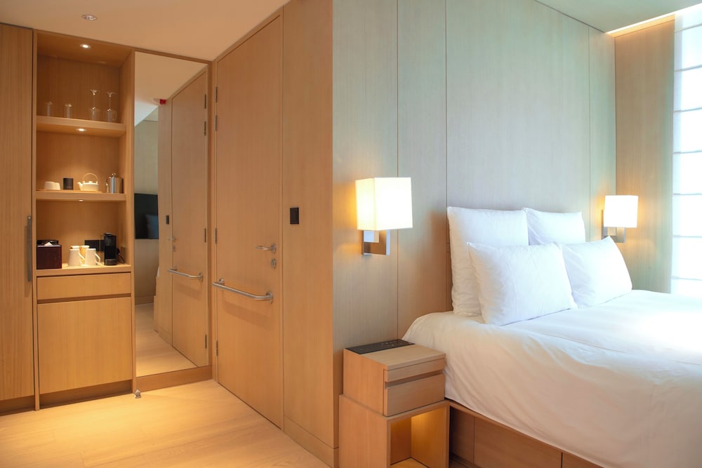 SUPERIOR, KING BED, ACCESSIBLE