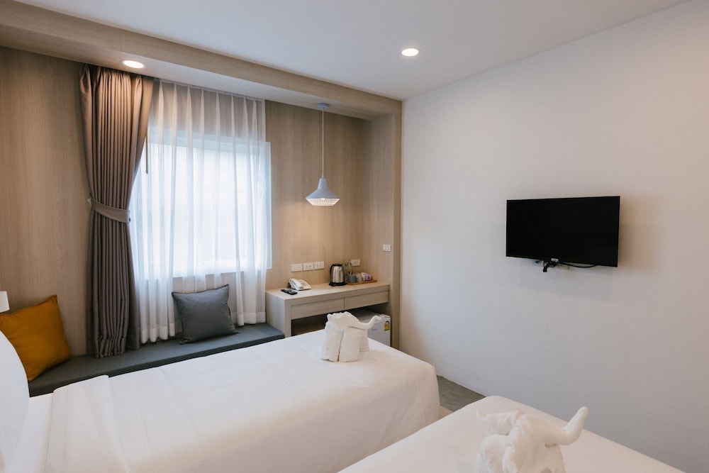 DELUXE, TWIN BEDS