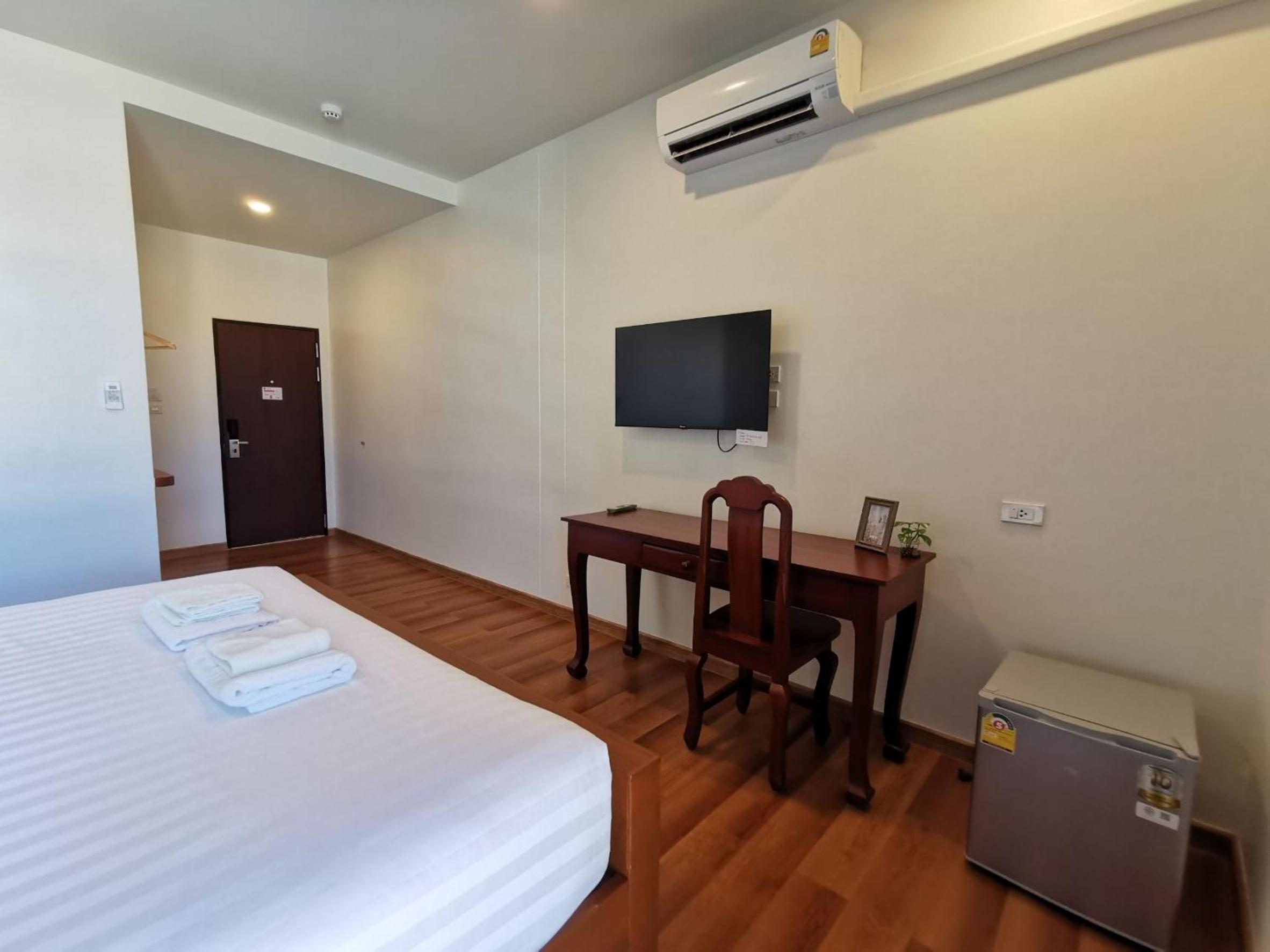 Racha Khong Hotel 24/40