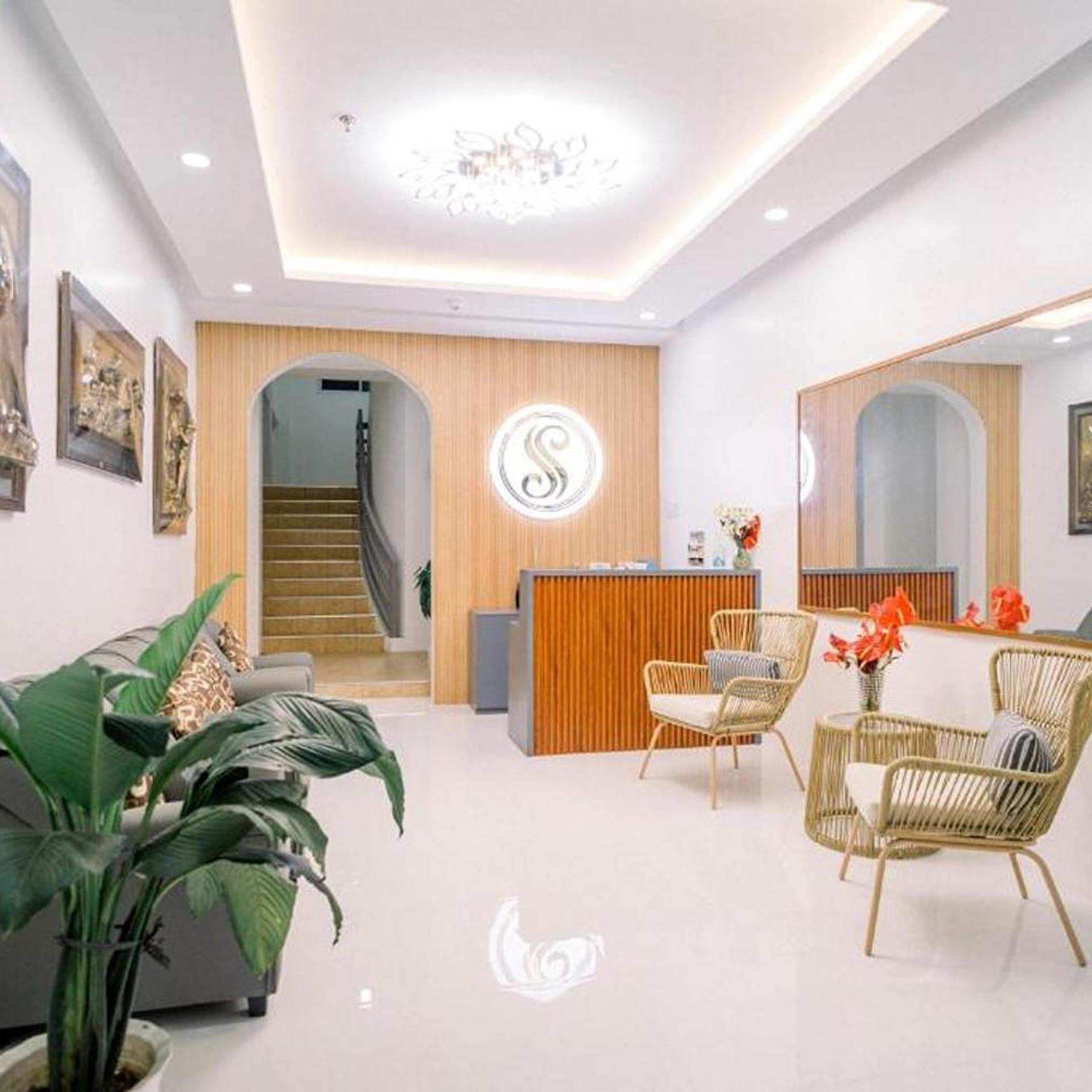 Spotlight Hotel near Hundred Islands Wharf 32/44