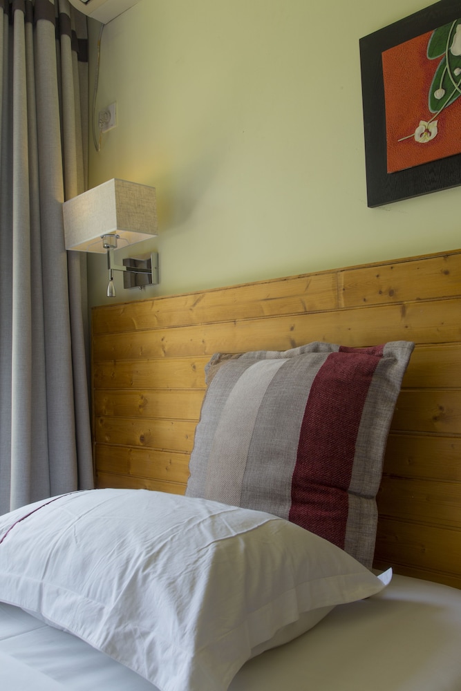 Snow Lion Riverside Resort photo4