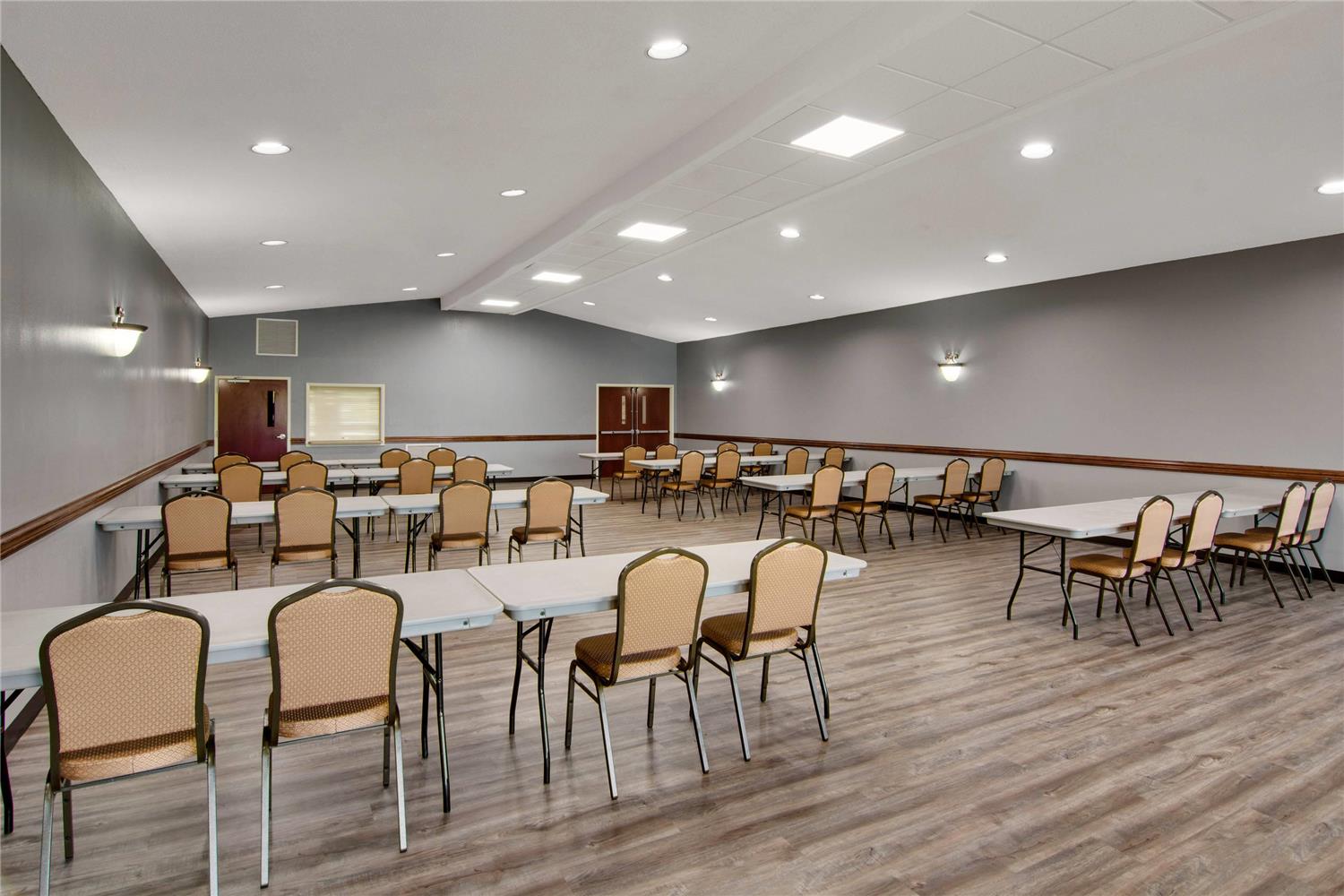 Clarion Pointe on the lake Clarksville-South Hill West 15/25