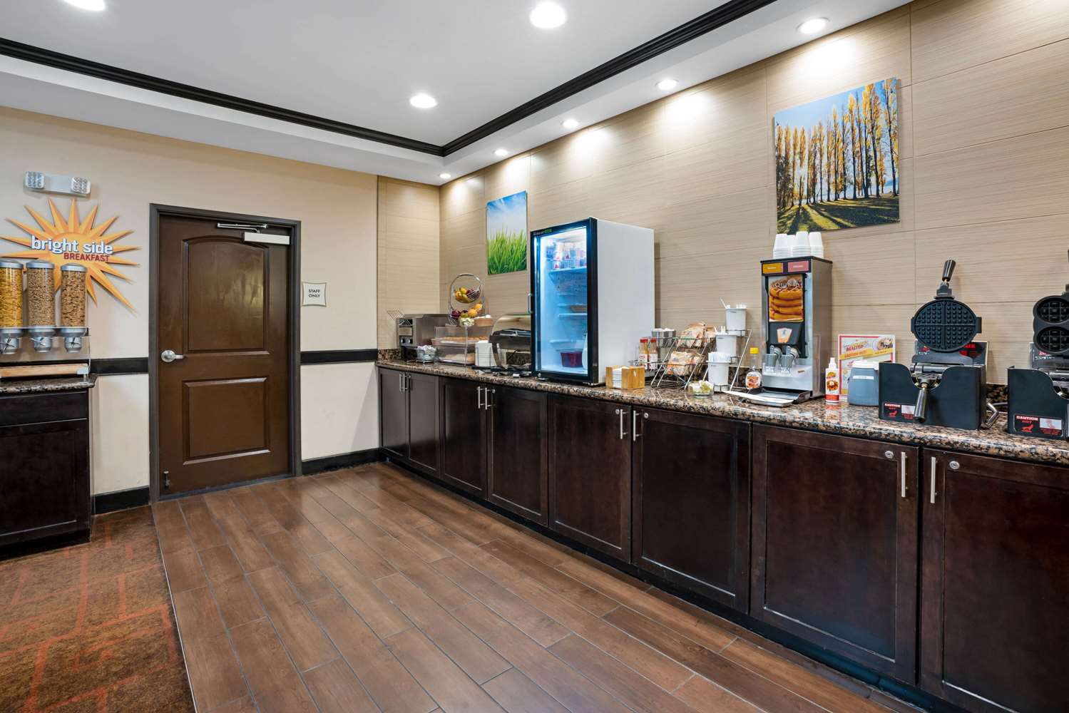 La Quinta Inn and Suites by Wyndham Auburn 2/19