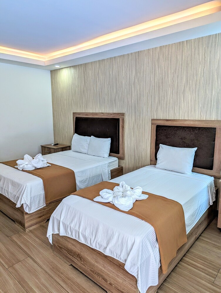 ROOM, TRIPLE