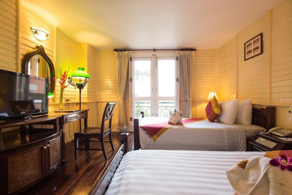 DELUXE, TWIN BEDS