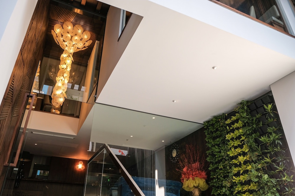 Signature Boutique Hotel 4/50