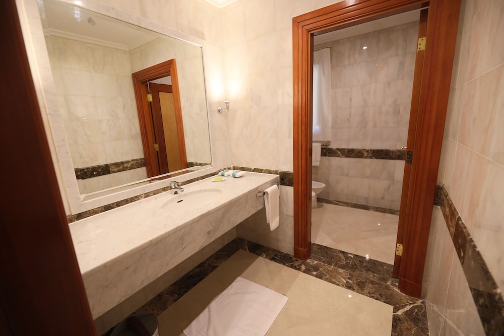 فندق المدينة مريديان(Le Meridien Medina) 31/60