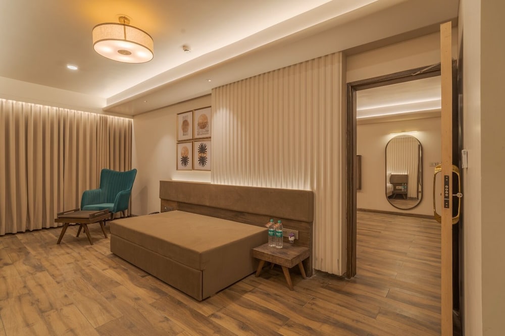 Phoenix Resort 24/37