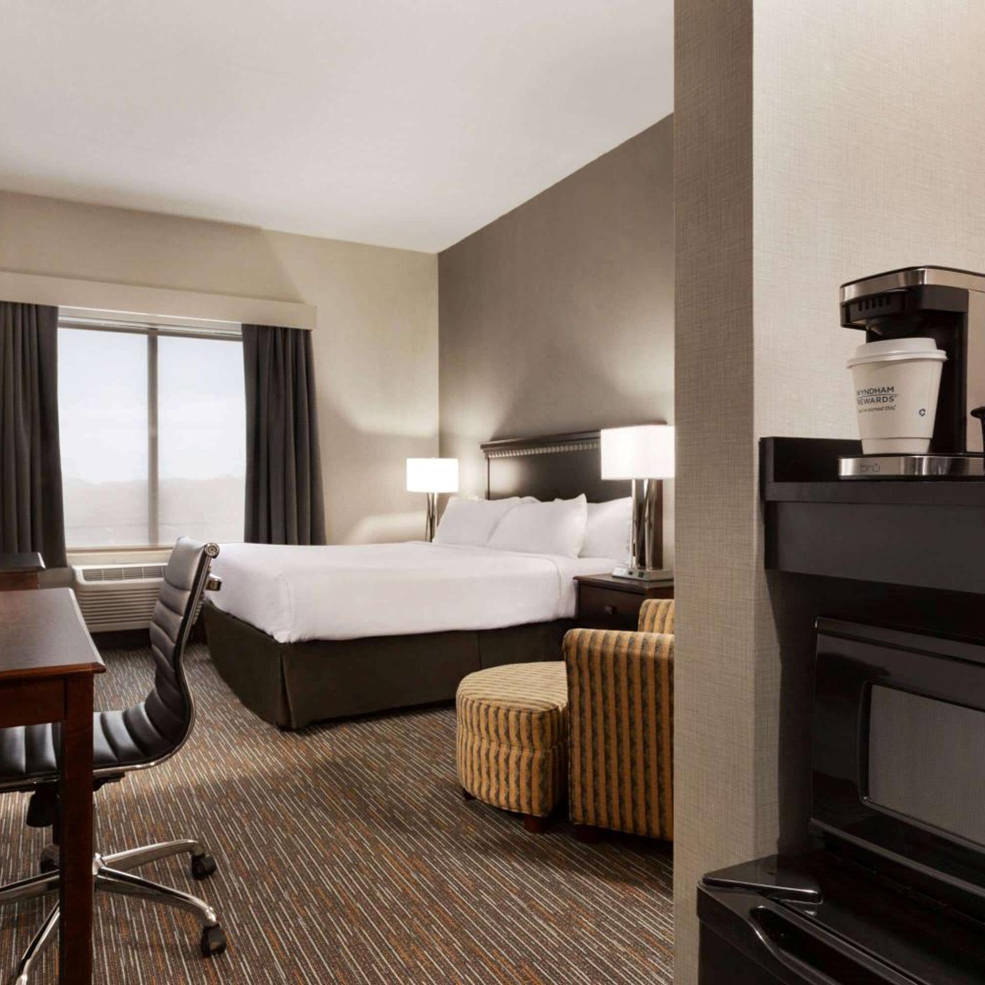 Room, King Bed, Bathtub, Accessible