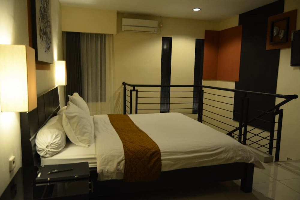 Puri Chorus Hotel 30/57
