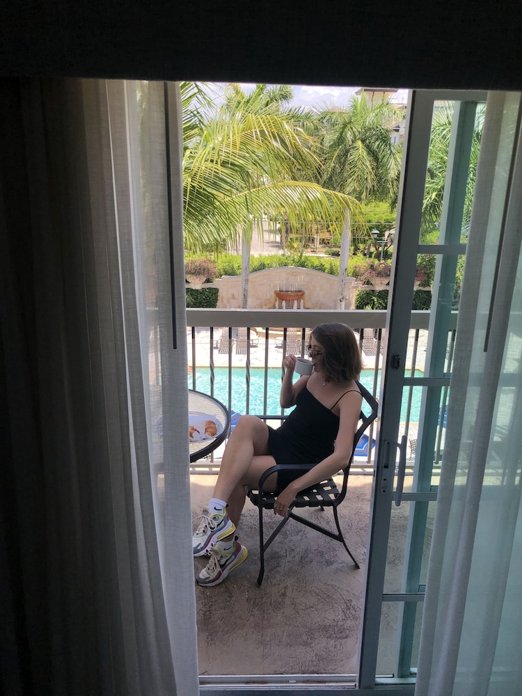 Bellasera Resort 48/74