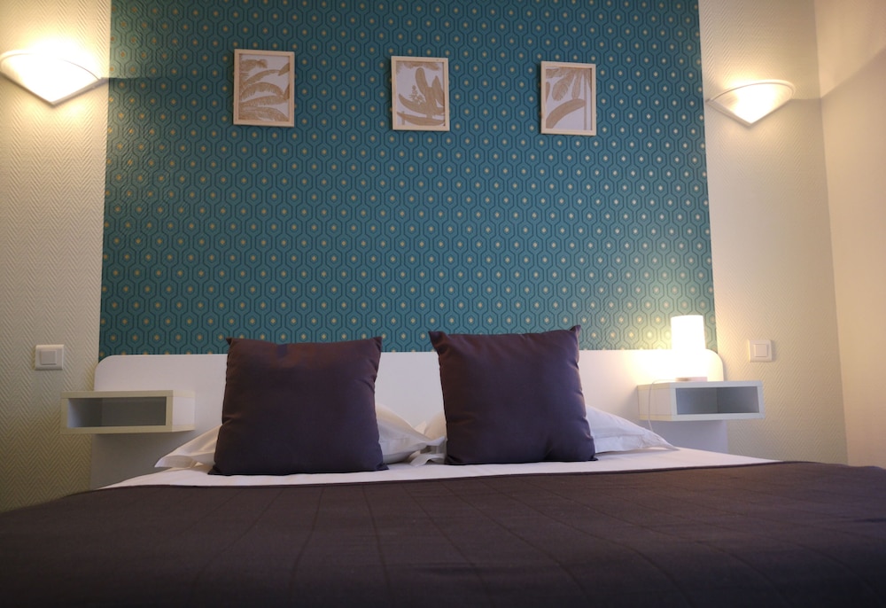 Trianon Hotel 12/36