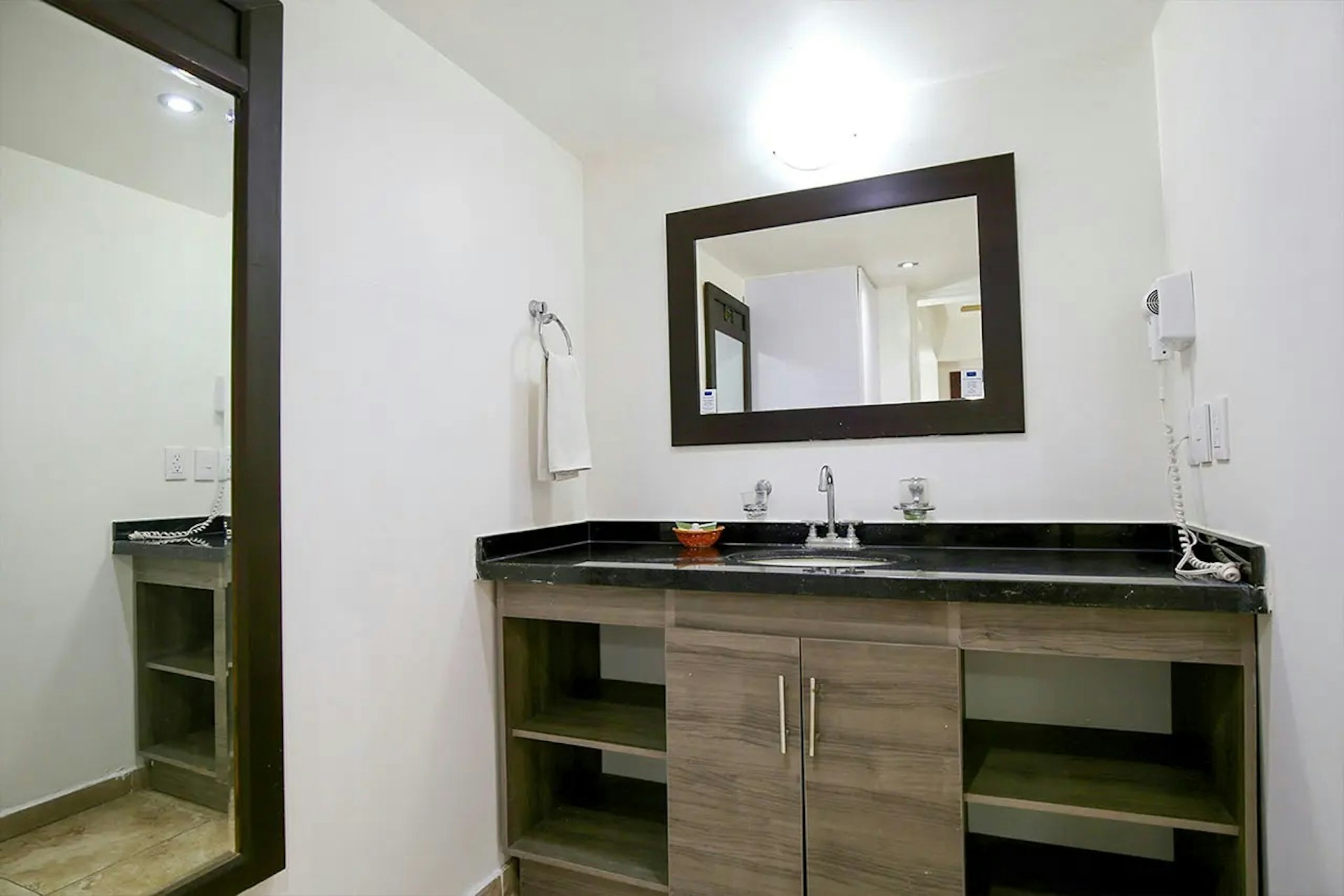 European Life Style Executive Suites Gallery 11/50