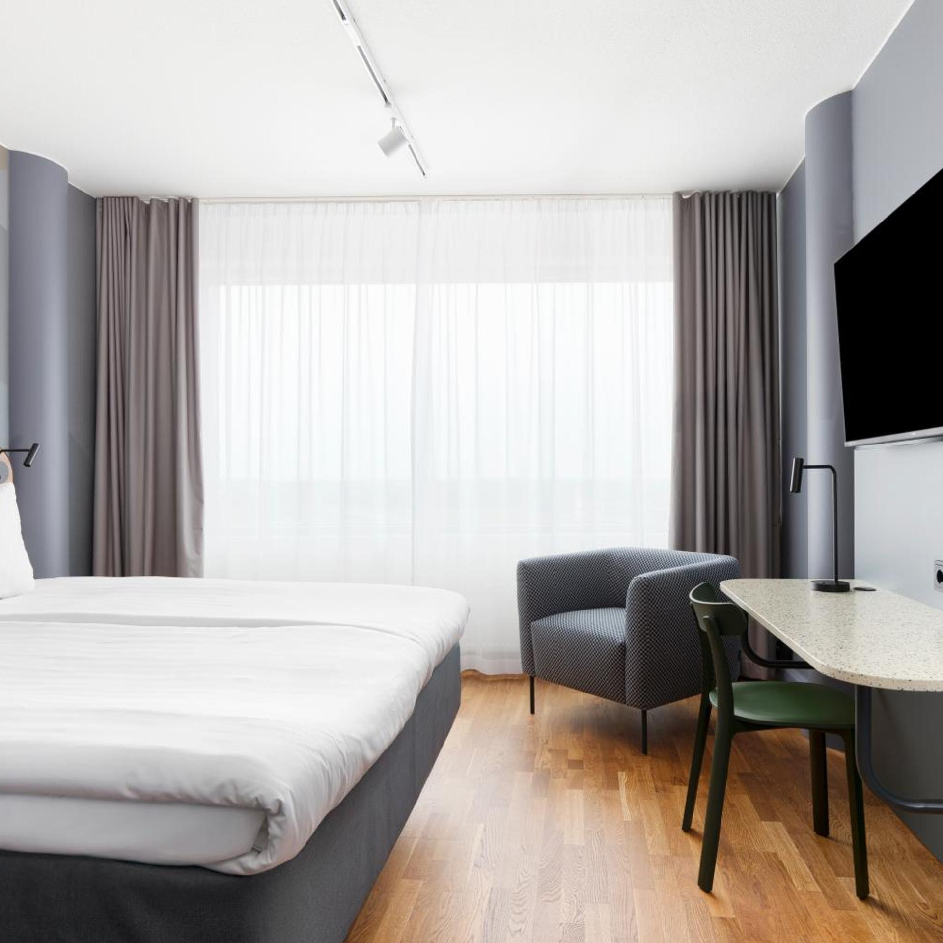 Tower, Standard, King Bed