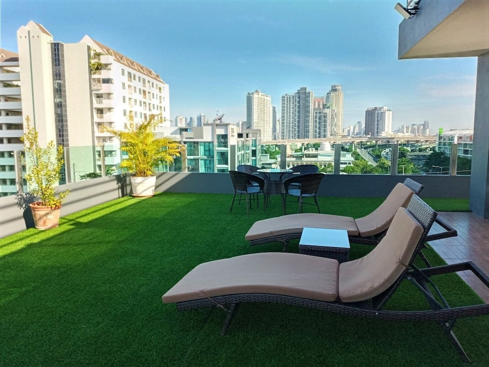 THE QUBE FIFTY HOTEL 40/50