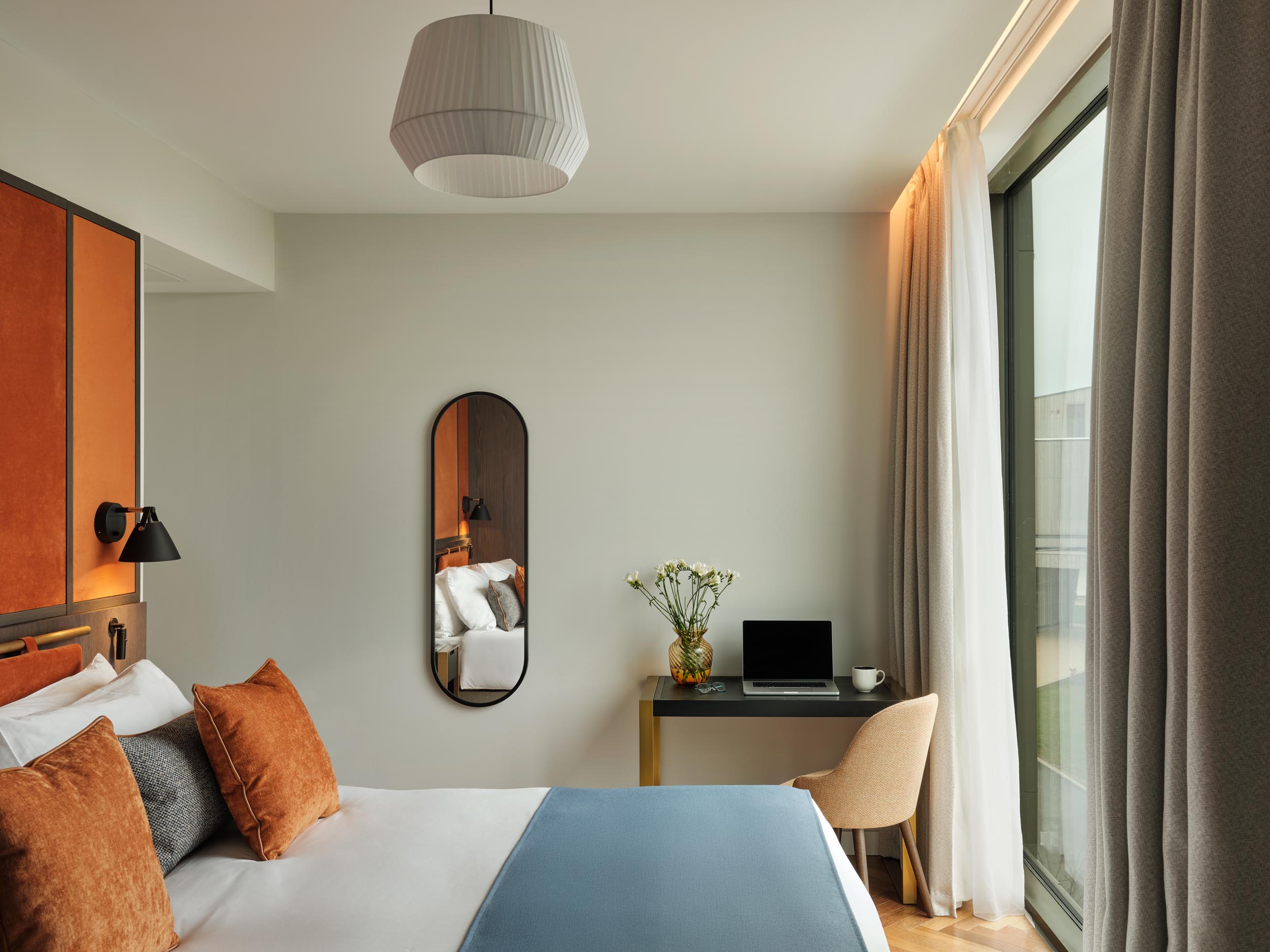 2 Bedrooms, Residence, Strip Side