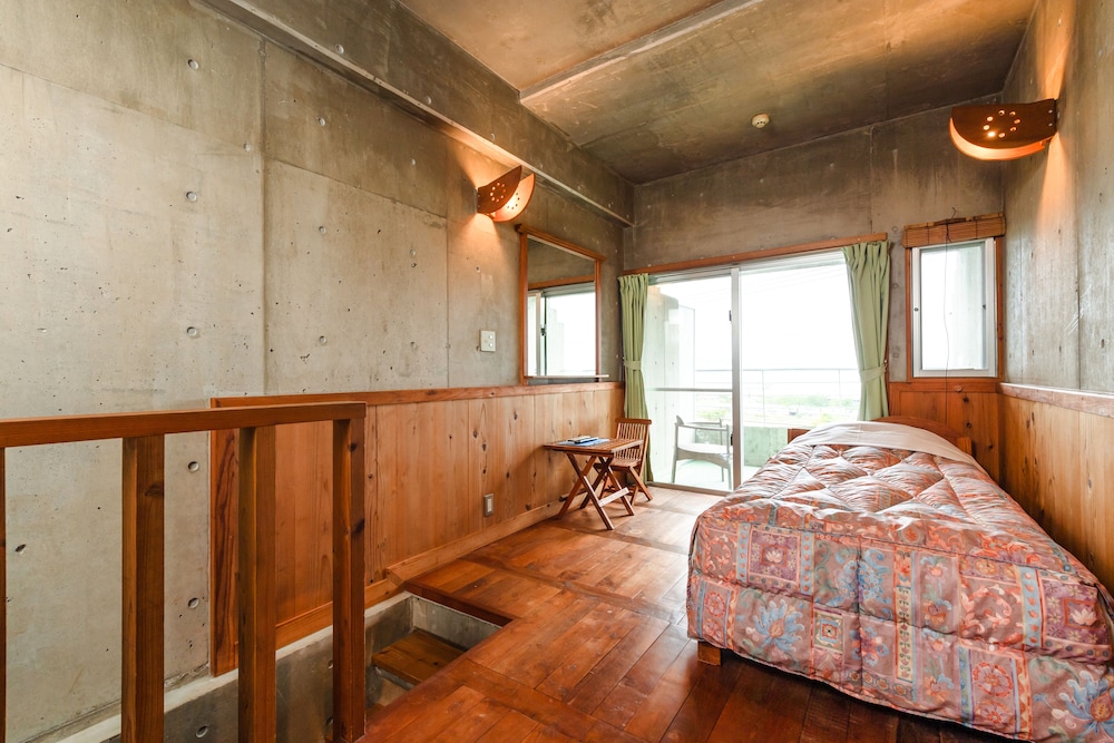 1 BEDROOM, SINGLE