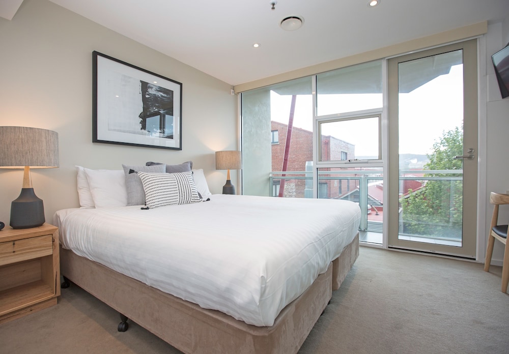 Sullivans Cove Apartments 21/79