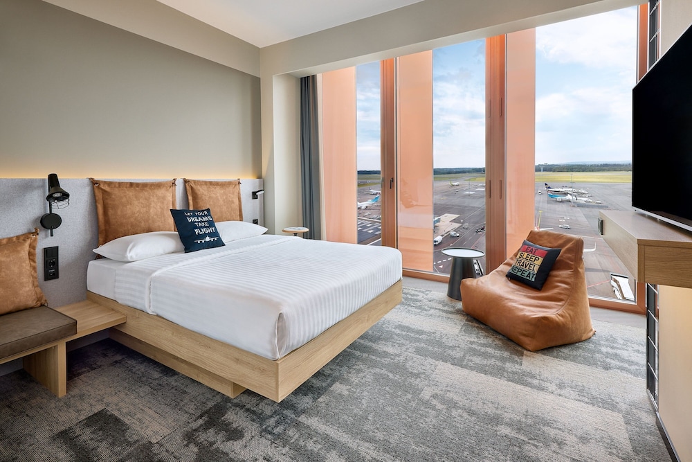 Moxy Luxembourg Airport 5/26