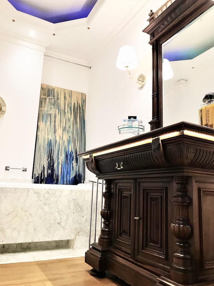 Luxury Apartments Mondrian Market Square 9/50