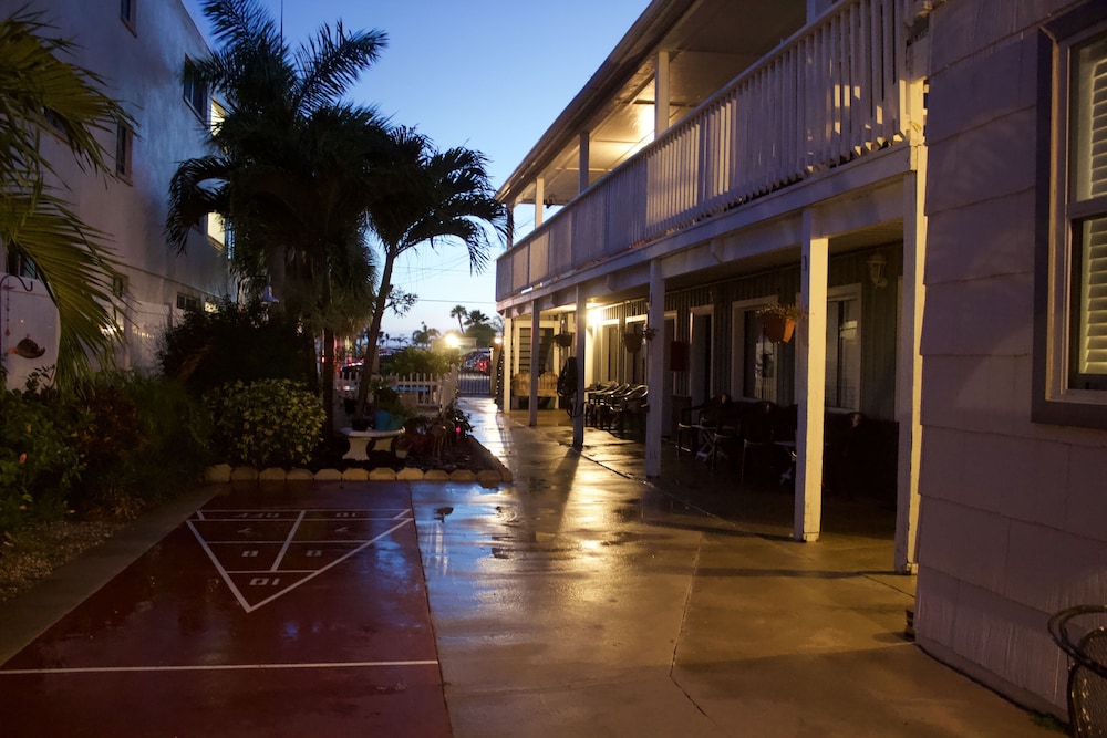 Lorelei Resort Motel 3/69