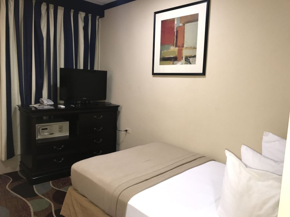 Airport Suites Hotel 14/61