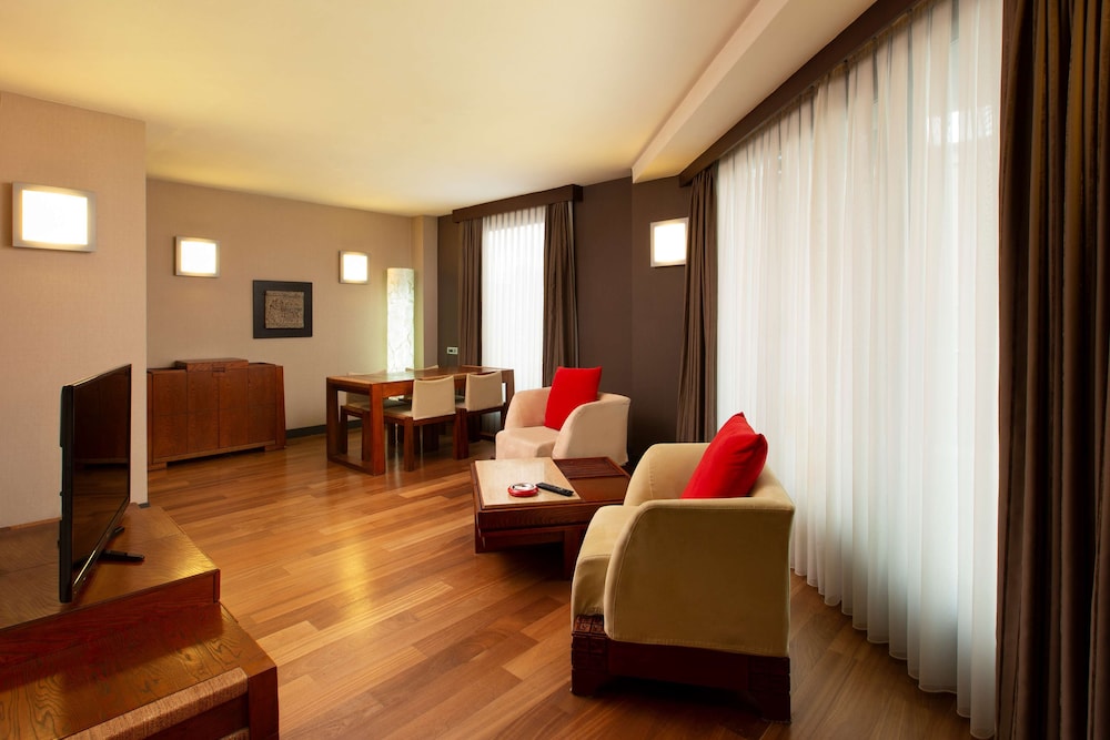 Nippon Hotel 30/55