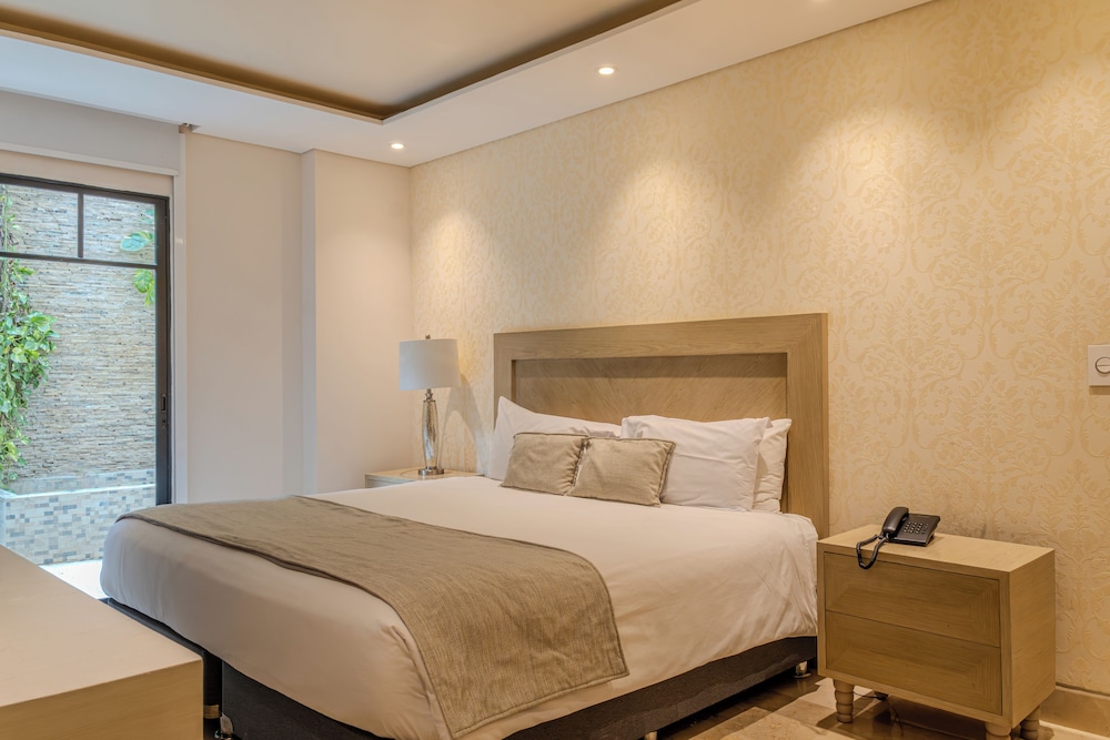SUPERIOR, KING BED