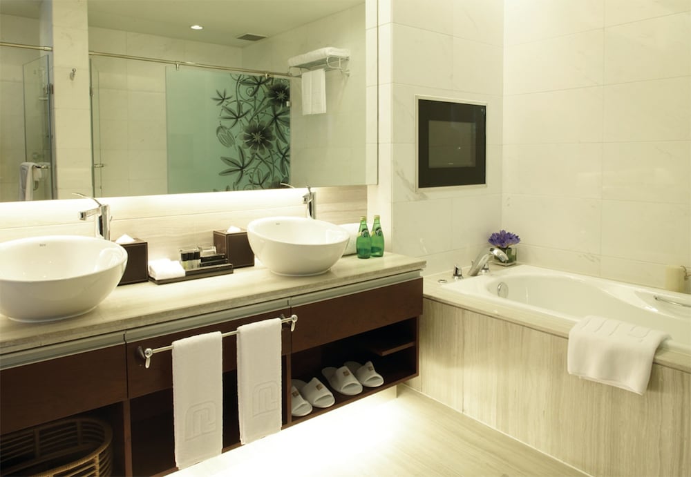 Regal Jinfeng 20/56