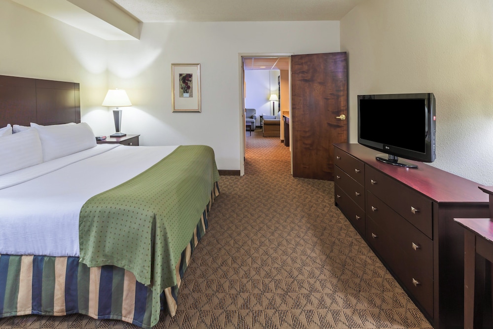 Holiday Inn Springdale/Fayetteville Area 8/50