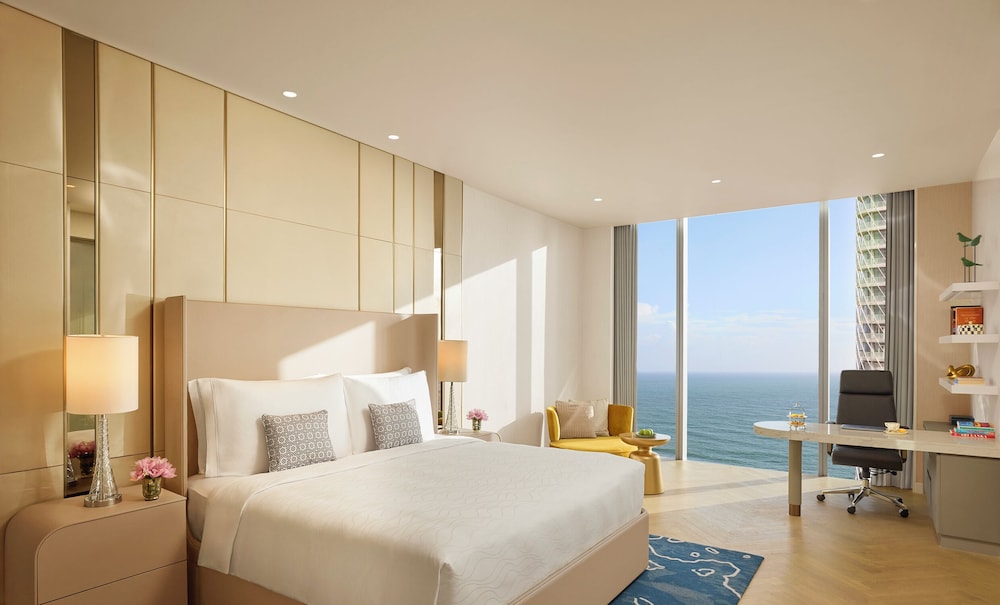 Suite, King Bed