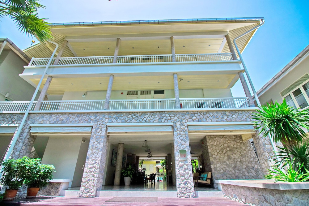 Baan Bayan Beach Hotel 2/73