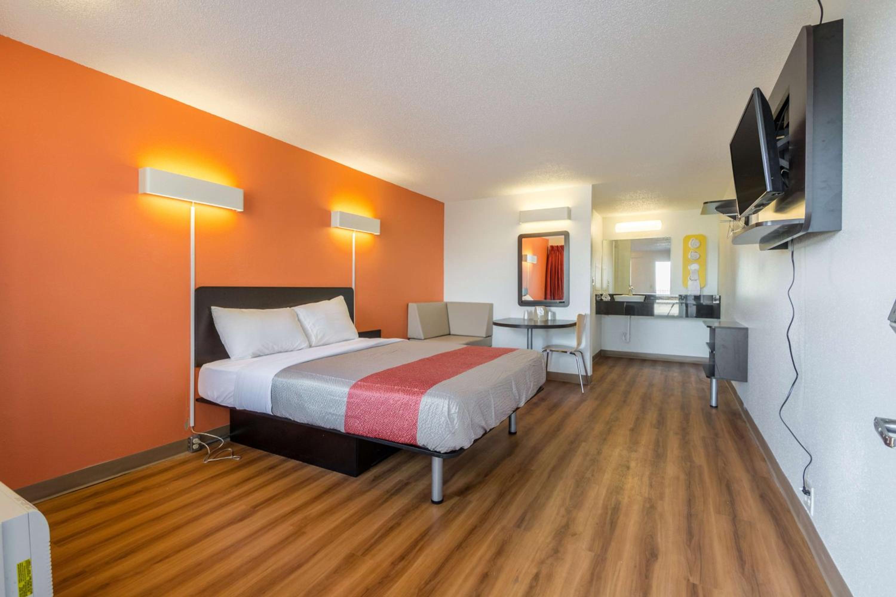 Motel 6 Indianapolis IN - South (ex Americas Best Inn South) 4/46
