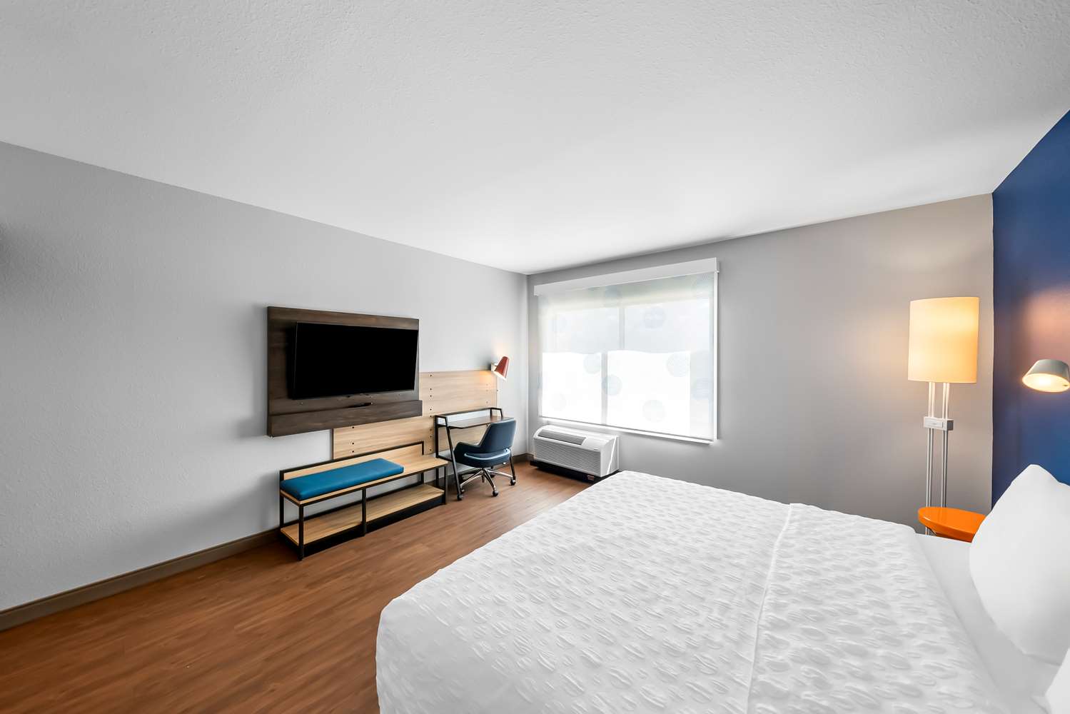 غرفة بسرير كينج بحوض استحمام لذوي الإعاقة، Tru by Hilton Plano East North Hwy 75 2/4