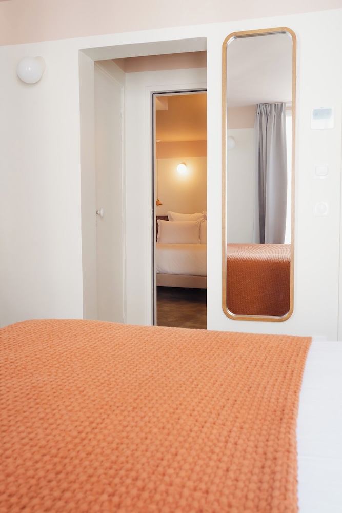 HOTEL CAMELIA INTERNATIONAL 28/50
