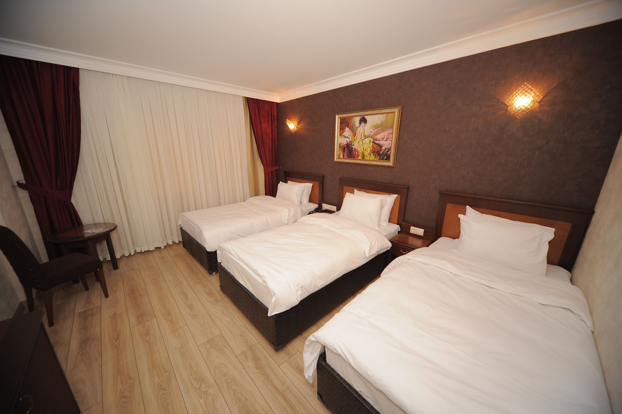 STANDARD, TRIPLE, 3 BEDS, LAKE VIEW