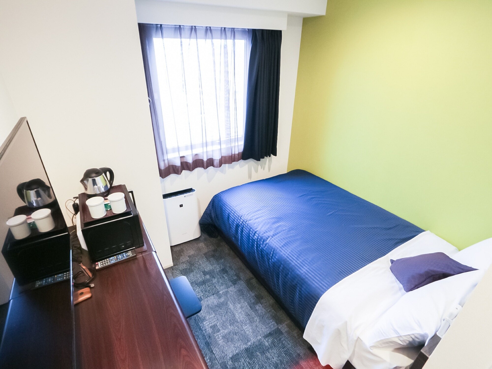 ROOM, SINGLE, SMOKING